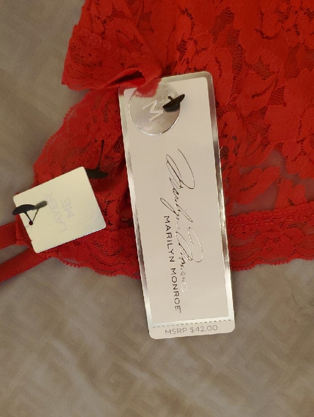 Marilyn Monroe Red Lace Bralette with Floral Pattern - Picture 3 of 5